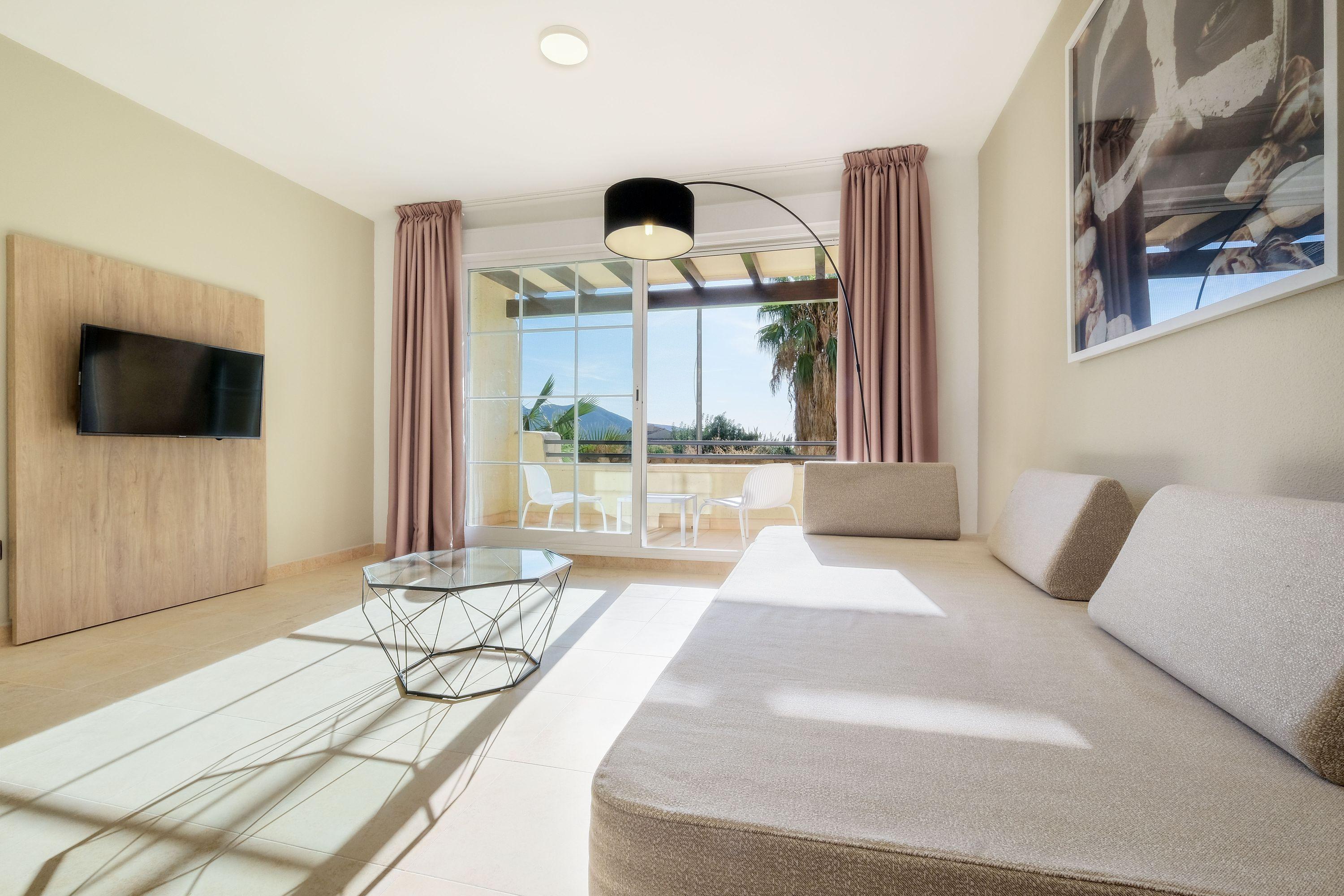 אגוואדולסה Hotel Envia Almeria Spa & Golf מראה חיצוני תמונה A living room in a hotel