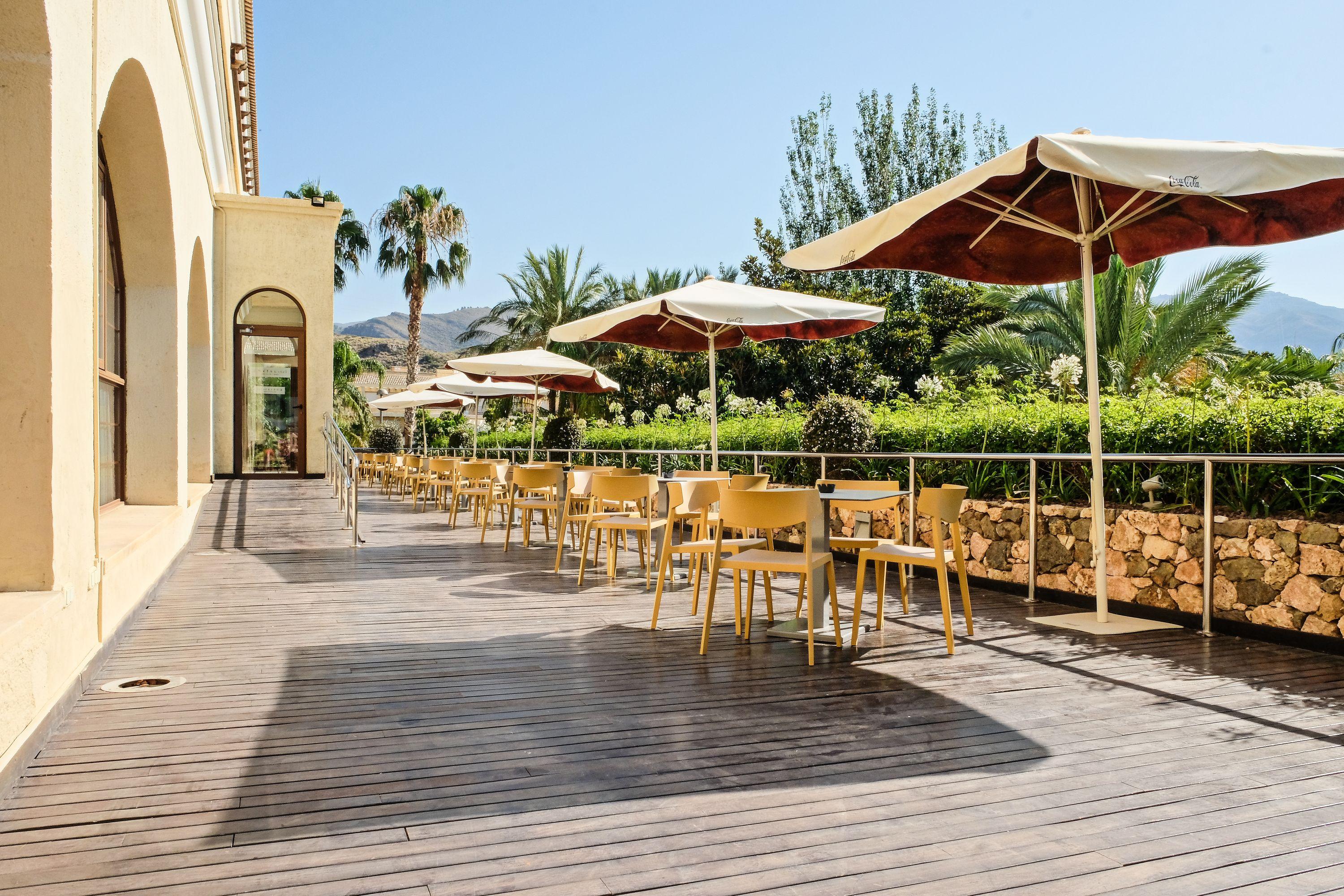 אגוואדולסה Hotel Envia Almeria Spa & Golf מראה חיצוני תמונה The hotel's terrace